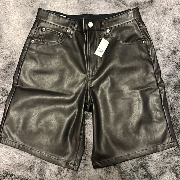 NWT Gap Faux Leather Bermuda Black Flat Front Shorts Size 29 / 8 Regular - Picture 7 of 11